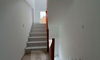 CASA EN VENTA 4 dormitorios con baño propio cada uno, dormitorio en planta baja. Por estrenar con acabados de lujo. Independiente 4 dormitorios con ba