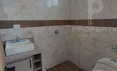 CASA EN VENTA 4 dormitorios con baño propio cada uno, dormitorio en planta baja. Por estrenar con acabados de lujo. Independiente 4 dormitorios con ba