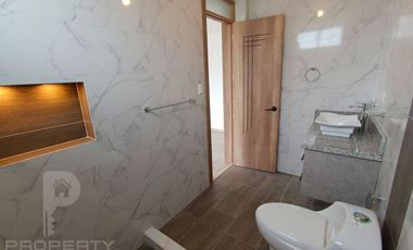 CASA EN VENTA 4 dormitorios con baño propio cada uno, dormitorio en planta baja. Por estrenar con acabados de lujo. Independiente 4 dormitorios con ba