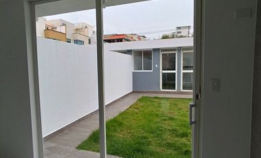 CASA EN VENTA 4 dormitorios con baño propio cada uno, dormitorio en planta baja. Por estrenar con acabados de lujo. Independiente 4 dormitorios con ba