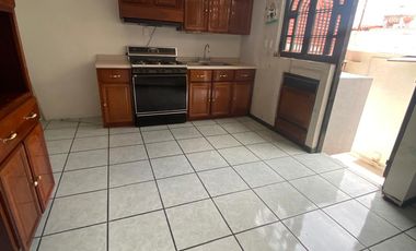 Las Alamedas, Atizapán casa con ampliaciones
