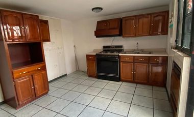 Las Alamedas, Atizapán casa con ampliaciones