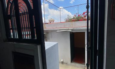Las Alamedas, Atizapán casa con ampliaciones