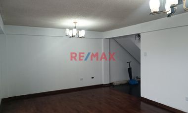Triplex En 4° Nivel, Un Área De 120.50 M2 Construidos, Con Frente A La Av. Luis Brayle Cuadra 14