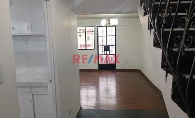 Triplex En 4° Nivel, Un Área De 120.50 M2 Construidos, Con Frente A La Av. Luis Brayle Cuadra 14