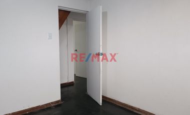 Triplex En 4° Nivel, Un Área De 120.50 M2 Construidos, Con Frente A La Av. Luis Brayle Cuadra 14