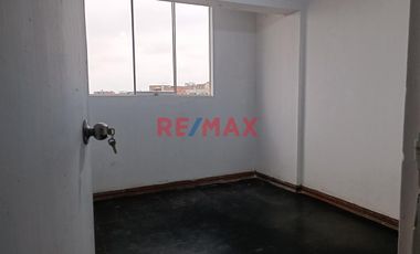Triplex En 4° Nivel, Un Área De 120.50 M2 Construidos, Con Frente A La Av. Luis Brayle Cuadra 14