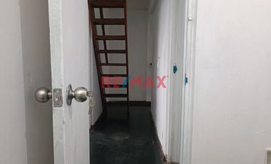 Triplex En 4° Nivel, Un Área De 120.50 M2 Construidos, Con Frente A La Av. Luis Brayle Cuadra 14