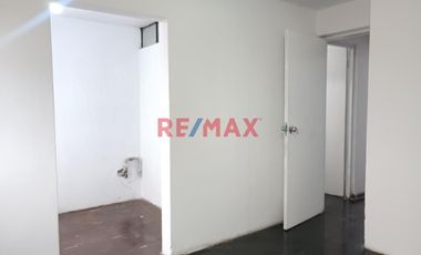 Triplex En 4° Nivel, Un Área De 120.50 M2 Construidos, Con Frente A La Av. Luis Brayle Cuadra 14