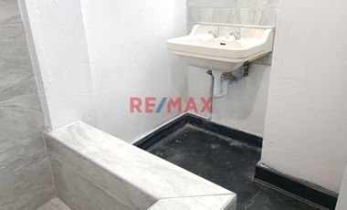Triplex En 4° Nivel, Un Área De 120.50 M2 Construidos, Con Frente A La Av. Luis Brayle Cuadra 14