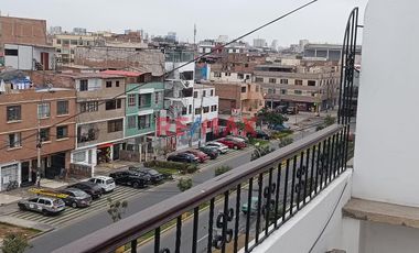 Triplex En 4° Nivel, Un Área De 120.50 M2 Construidos, Con Frente A La Av. Luis Brayle Cuadra 14