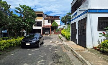 VENTA CASA QUINTA GRANADA, BIEN UBICADA CERCA CENTRO COMERCIAL, SECTOR TRANQUILO