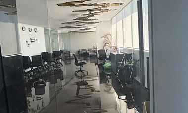 Oficina acondicionada en renta