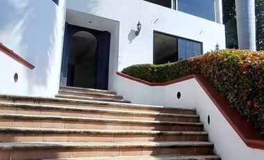 Casa preciosa tipo colonial en venta en el Hujal, Zihuatanejo, Gro.