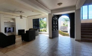Casa preciosa tipo colonial en venta en el Hujal, Zihuatanejo, Gro.