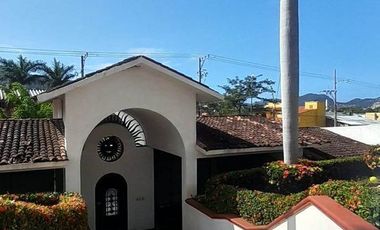 Casa preciosa tipo colonial en venta en el Hujal, Zihuatanejo, Gro.