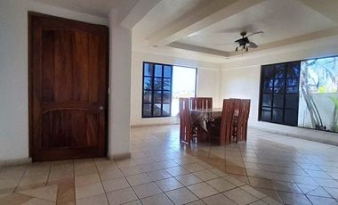 Casa preciosa tipo colonial en venta en el Hujal, Zihuatanejo, Gro.