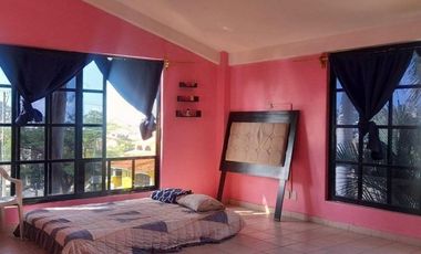 Casa preciosa tipo colonial en venta en el Hujal, Zihuatanejo, Gro.