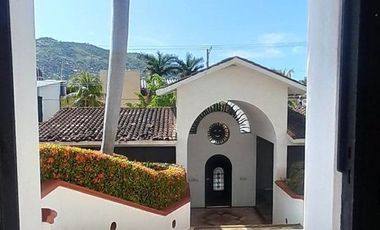 Casa preciosa tipo colonial en venta en el Hujal, Zihuatanejo, Gro.