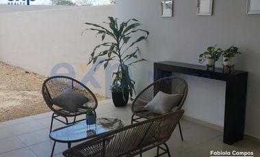 Casa de 2 pisos y 3 recámaras en privada residencial en Conkal Yucatán - Entrega inmediata