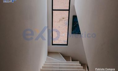 Casa de 2 pisos y 3 recámaras en privada residencial en Conkal Yucatán - Entrega inmediata