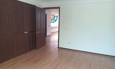 HERMOSA CASA EN RENTA PARA CASA HABITACION U OFICINA, EN EXCLUSIVO FRACCIONAMIENTO RESIDENCIAL, PASEO DEL HELIOTROPO, COLONIA MONRAZ, GUADALAJARA, JAL