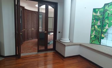 HERMOSA CASA EN RENTA PARA CASA HABITACION U OFICINA, EN EXCLUSIVO FRACCIONAMIENTO RESIDENCIAL, PASEO DEL HELIOTROPO, COLONIA MONRAZ, GUADALAJARA, JAL