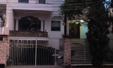 HERMOSA CASA EN RENTA PARA CASA HABITACION U OFICINA, EN EXCLUSIVO FRACCIONAMIENTO RESIDENCIAL, PASEO DEL HELIOTROPO, COLONIA MONRAZ, GUADALAJARA, JAL