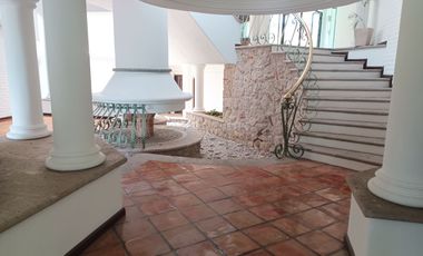 HERMOSA CASA EN RENTA PARA CASA HABITACION U OFICINA, EN EXCLUSIVO FRACCIONAMIENTO RESIDENCIAL, PASEO DEL HELIOTROPO, COLONIA MONRAZ, GUADALAJARA, JAL