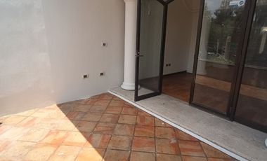 HERMOSA CASA EN RENTA PARA CASA HABITACION U OFICINA, EN EXCLUSIVO FRACCIONAMIENTO RESIDENCIAL, PASEO DEL HELIOTROPO, COLONIA MONRAZ, GUADALAJARA, JAL