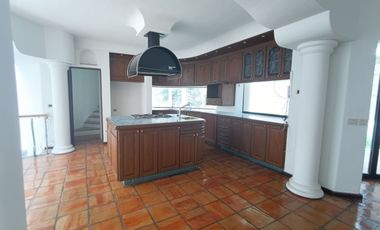 HERMOSA CASA EN RENTA PARA CASA HABITACION U OFICINA, EN EXCLUSIVO FRACCIONAMIENTO RESIDENCIAL, PASEO DEL HELIOTROPO, COLONIA MONRAZ, GUADALAJARA, JAL