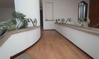 HERMOSA CASA EN RENTA PARA CASA HABITACION U OFICINA, EN EXCLUSIVO FRACCIONAMIENTO RESIDENCIAL, PASEO DEL HELIOTROPO, COLONIA MONRAZ, GUADALAJARA, JAL