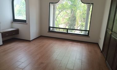 HERMOSA CASA EN RENTA PARA CASA HABITACION U OFICINA, EN EXCLUSIVO FRACCIONAMIENTO RESIDENCIAL, PASEO DEL HELIOTROPO, COLONIA MONRAZ, GUADALAJARA, JAL