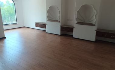 HERMOSA CASA EN RENTA PARA CASA HABITACION U OFICINA, EN EXCLUSIVO FRACCIONAMIENTO RESIDENCIAL, PASEO DEL HELIOTROPO, COLONIA MONRAZ, GUADALAJARA, JAL