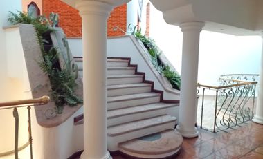 HERMOSA CASA EN RENTA PARA CASA HABITACION U OFICINA, EN EXCLUSIVO FRACCIONAMIENTO RESIDENCIAL, PASEO DEL HELIOTROPO, COLONIA MONRAZ, GUADALAJARA, JAL