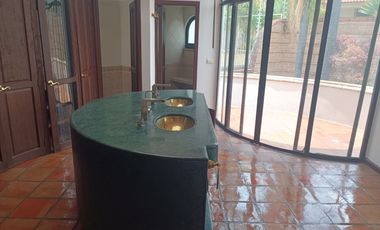 HERMOSA CASA EN RENTA PARA CASA HABITACION U OFICINA, EN EXCLUSIVO FRACCIONAMIENTO RESIDENCIAL, PASEO DEL HELIOTROPO, COLONIA MONRAZ, GUADALAJARA, JAL