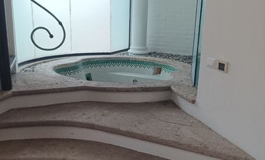 HERMOSA CASA EN RENTA PARA CASA HABITACION U OFICINA, EN EXCLUSIVO FRACCIONAMIENTO RESIDENCIAL, PASEO DEL HELIOTROPO, COLONIA MONRAZ, GUADALAJARA, JAL