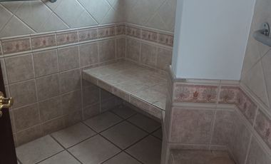HERMOSA CASA EN RENTA PARA CASA HABITACION U OFICINA, EN EXCLUSIVO FRACCIONAMIENTO RESIDENCIAL, PASEO DEL HELIOTROPO, COLONIA MONRAZ, GUADALAJARA, JAL