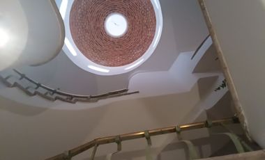 HERMOSA CASA EN RENTA PARA CASA HABITACION U OFICINA, EN EXCLUSIVO FRACCIONAMIENTO RESIDENCIAL, PASEO DEL HELIOTROPO, COLONIA MONRAZ, GUADALAJARA, JAL