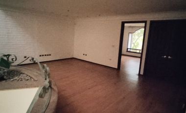 HERMOSA CASA EN RENTA PARA CASA HABITACION U OFICINA, EN EXCLUSIVO FRACCIONAMIENTO RESIDENCIAL, PASEO DEL HELIOTROPO, COLONIA MONRAZ, GUADALAJARA, JAL
