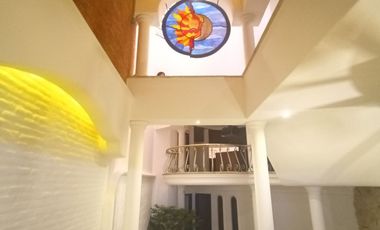 HERMOSA CASA EN RENTA PARA CASA HABITACION U OFICINA, EN EXCLUSIVO FRACCIONAMIENTO RESIDENCIAL, PASEO DEL HELIOTROPO, COLONIA MONRAZ, GUADALAJARA, JAL