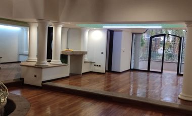 HERMOSA CASA EN RENTA PARA CASA HABITACION U OFICINA, EN EXCLUSIVO FRACCIONAMIENTO RESIDENCIAL, PASEO DEL HELIOTROPO, COLONIA MONRAZ, GUADALAJARA, JAL