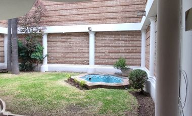 HERMOSA CASA EN RENTA PARA CASA HABITACION U OFICINA, EN EXCLUSIVO FRACCIONAMIENTO RESIDENCIAL, PASEO DEL HELIOTROPO, COLONIA MONRAZ, GUADALAJARA, JAL