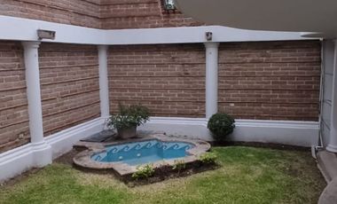 HERMOSA CASA EN RENTA PARA CASA HABITACION U OFICINA, EN EXCLUSIVO FRACCIONAMIENTO RESIDENCIAL, PASEO DEL HELIOTROPO, COLONIA MONRAZ, GUADALAJARA, JAL