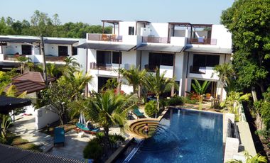 3 Bed 2Bath Townhouse for sale! Beautiful surrounding, Big pool, Full furnished price only 3,950,000 baht. Ready to move in! Price Negotiable!