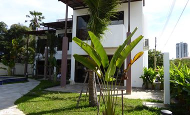3 Bed 2Bath Townhouse for sale! Beautiful surrounding, Big pool, Full furnished price only 3,950,000 baht. Ready to move in! Price Negotiable!