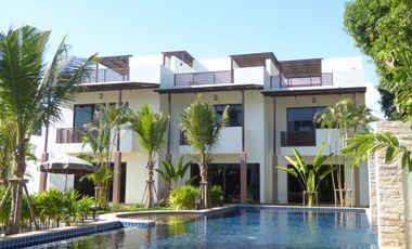 3 Bed 2Bath Townhouse for sale! Beautiful surrounding, Big pool, Full furnished price only 3,950,000 baht. Ready to move in! Price Negotiable!