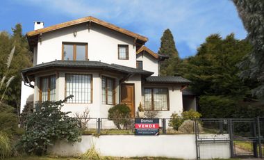 DESTACADA PROPIEDAD EN BARRIO MELIPAL 250m2