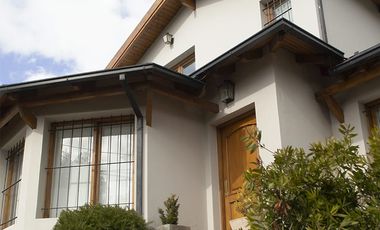 DESTACADA PROPIEDAD EN BARRIO MELIPAL 250m2