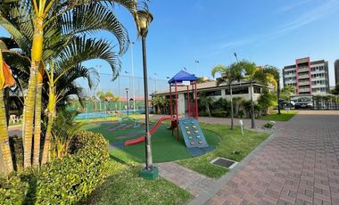 En alquiler casa de 4 dormitorios en urb.La Romareda. (TH)